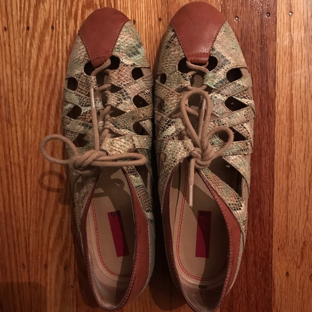 Tie up cut out shoes ⭐️